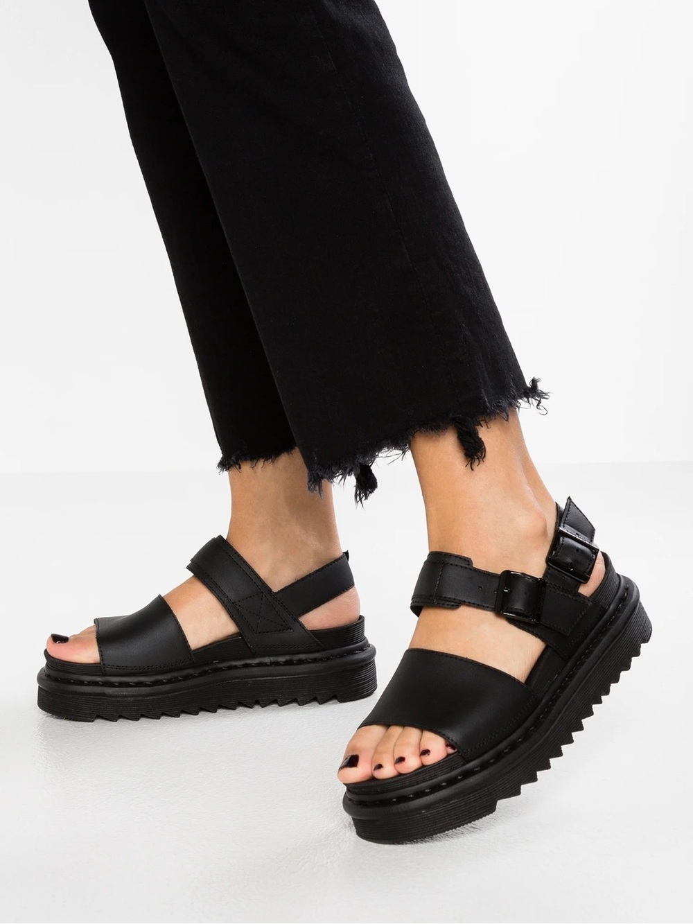 DR. MARTENS Voss Hydro Leather Strap Sandals in Black Sz. 7